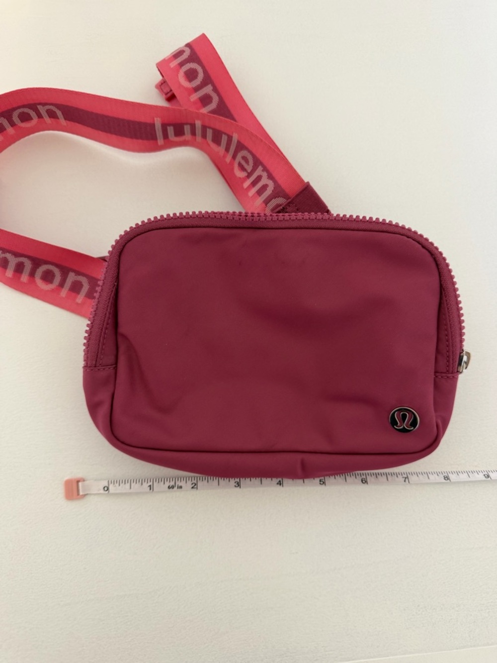 LuLuLemon Color Washed Mauve Sakura Pink White Everywhere Belt Bag 1L EUC - Picture 9 of 9